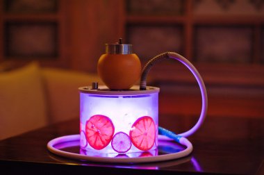 değişken aydınlatma ile modern nargile