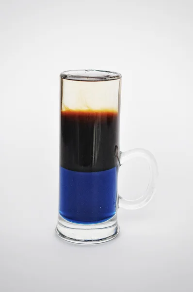 Cóctel de licor de café aislado en el fondo blanco — Foto de Stock