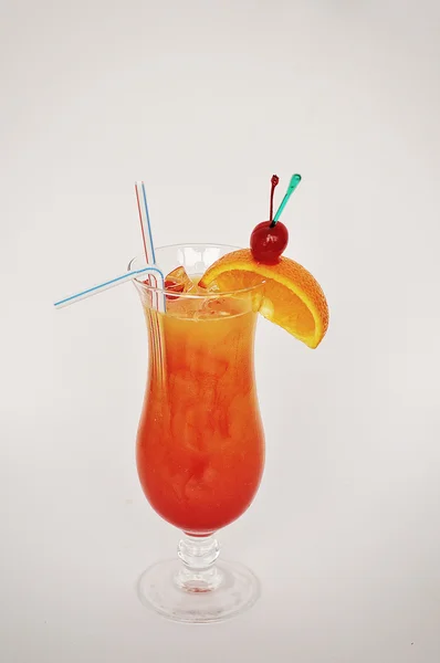 Cocktail orange passion isolé sur le fond blanc — Photo