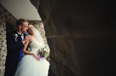 just married at the brick circle round