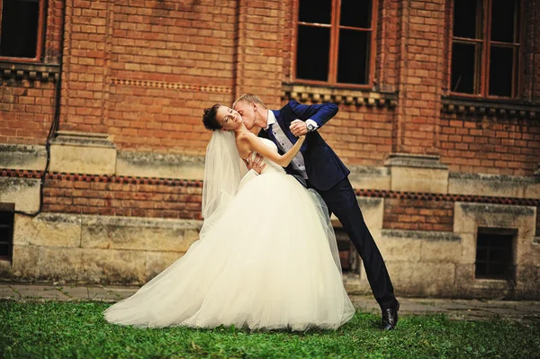 Groom tenderly kissing his wife on the neck — 图库照片