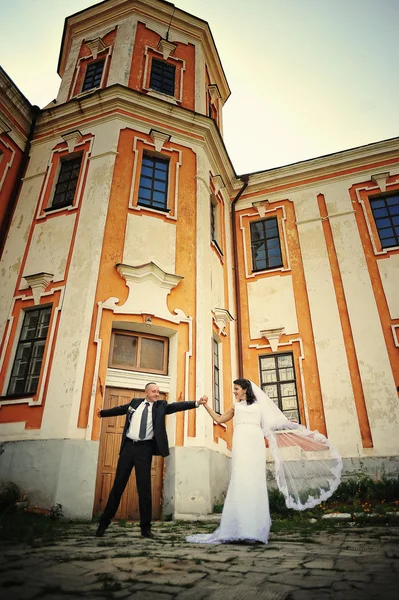 Wedding  adult couple in the courtyard of castle — Stock Photo, Image