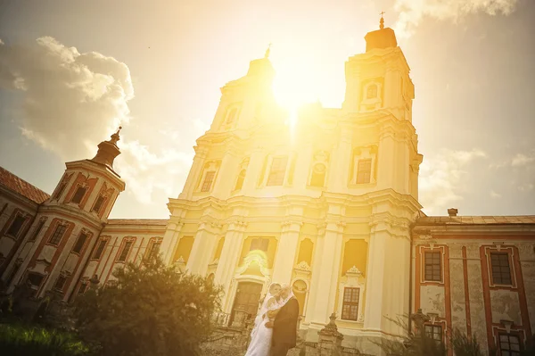 Wedding  adult couple in the courtyard of castle on the sunset — Stock Photo, Image