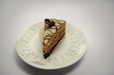 tatlı kek yemek üzerine beyaz izole