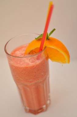 taze içki portakal ile