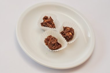 tatlı kek yemek üzerine beyaz izole