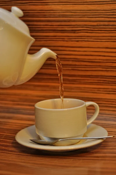 Hervidor de agua y una taza de té — Foto de Stock