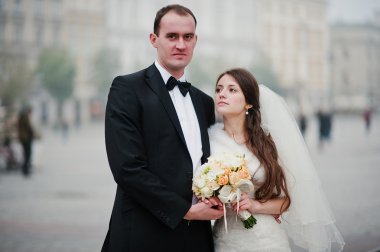 Sokaklarda aşık genç zarif ve doyurucu düğün birkaç Kr