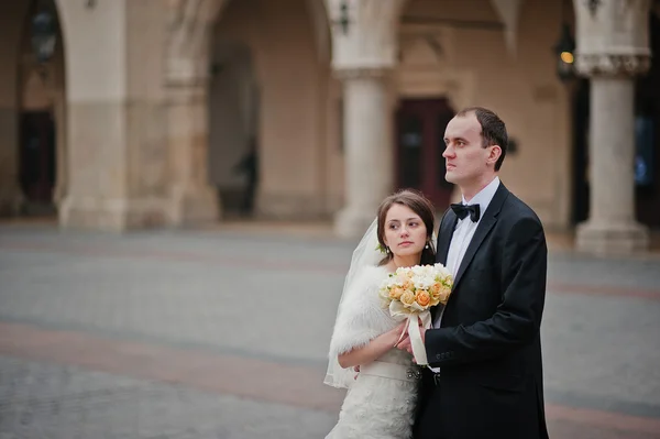 Young elegant and hearty wedding couple in love on streets of Kr — Stock Photo, Image