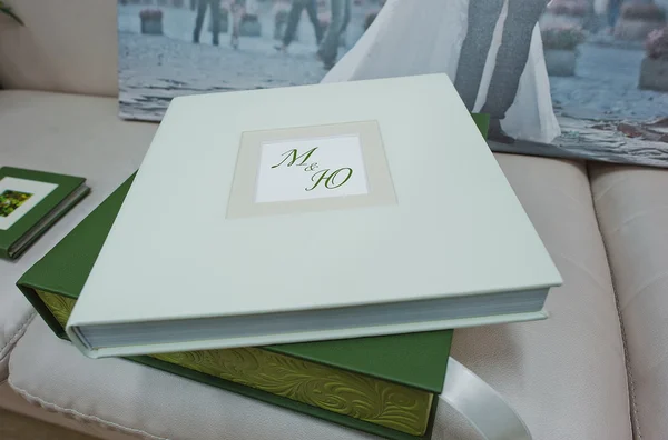 Livre photo et album de mariage en cuir vert et blanc — Photo