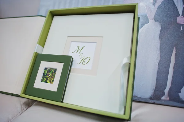 Livre photo et album de mariage en cuir vert et blanc — Photo