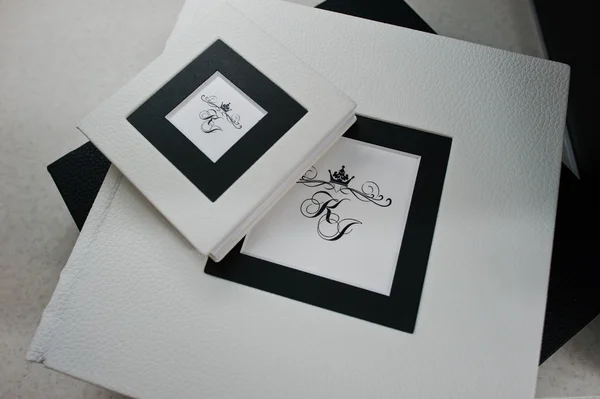 Libro de fotos y álbum de boda estilo blanco y negro — Foto de Stock