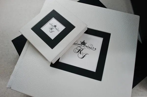 Livre photo de mariage de style noir et blanc et album — Photo