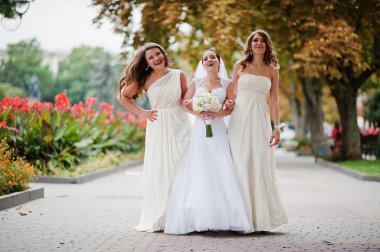 Şık nedime gelin ile eğlenin