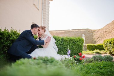 Damat ve gelin bölge enfes kale üzerinde