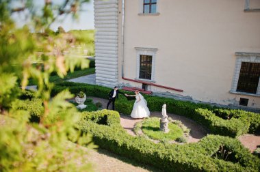 Damat ve gelin bölge enfes kale üzerinde