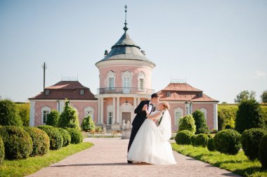 Damat ve gelin bölge enfes kale üzerinde