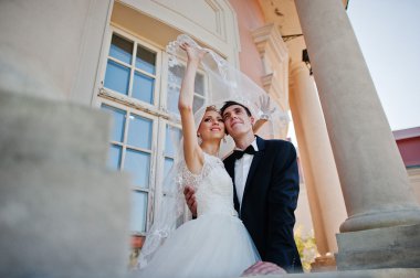 Damat ve gelin bölge enfes kale üzerinde