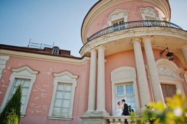 Damat ve gelin bölge enfes kale üzerinde