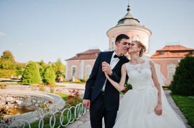 Damat ve gelin bölge enfes kale üzerinde