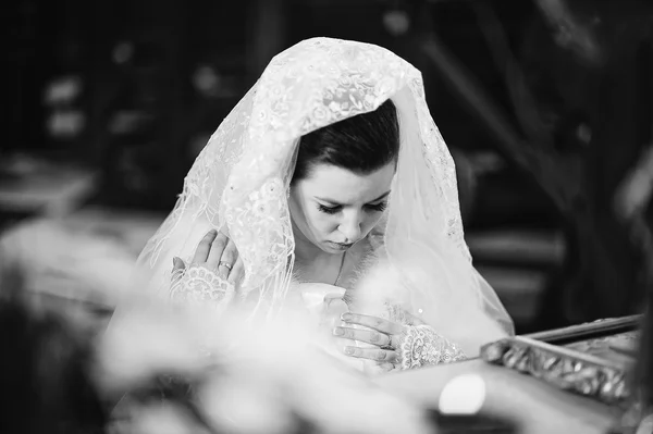 Bride in church under cover shawls — Stock Photo, Image