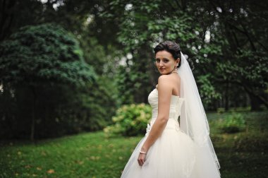 Genç romantik esmer gelin 