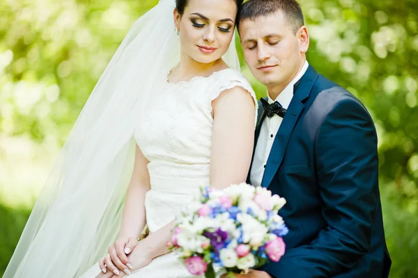 Close up portrait of wedding couple — Stock Photo, Image