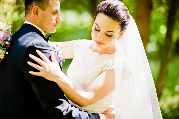 Primer plano retrato de pareja de boda —  Fotos de Stock