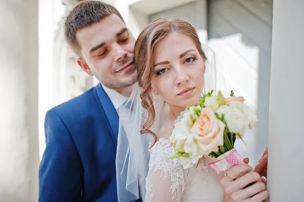 Nahaufnahme Porträt eines sanften Brautpaares — Stockfoto