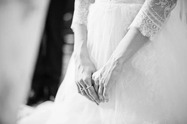 Hands of bride — Stock Photo, Image