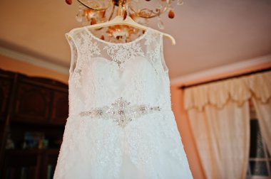 Gelin gelinlik taşlarla 