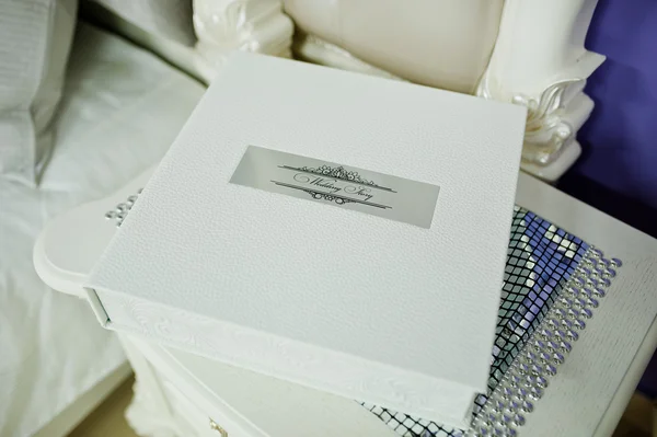 Blanco y azul paspartu libro de fotos de boda y álbum — Foto de Stock