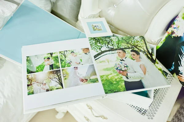 Vita och blå paspartu bröllop fotobok och album — Stockfoto