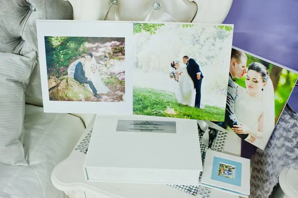 Branco e azul paspartu casamento foto livro e álbum — Fotografia de Stock