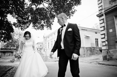 Düğün çift arka plan eski ev