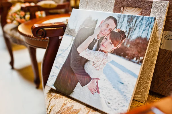 Picture of wedding couple in winter — Zdjęcie stockowe