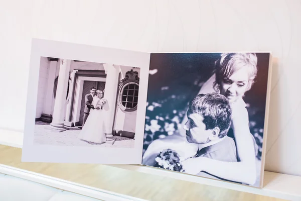 Clássico branco couro casamento photobook e álbum — Fotografia de Stock