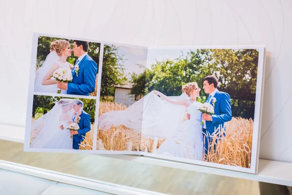 Classic white leather wedding photobook and album — Stockfoto