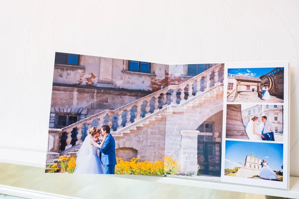 Libro de fotos clásico de boda de cuero blanco y álbum — Foto de Stock