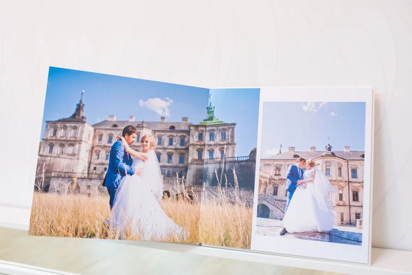 Libro de fotos clásico de boda de cuero blanco y álbum — Foto de Stock