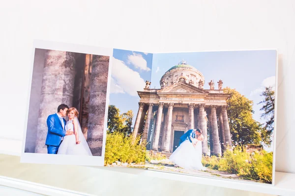 Libro de fotos clásico de boda de cuero blanco y álbum — Foto de Stock