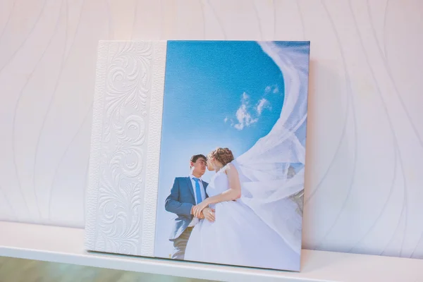 Classic white leather wedding photobook and album — Stok fotoğraf