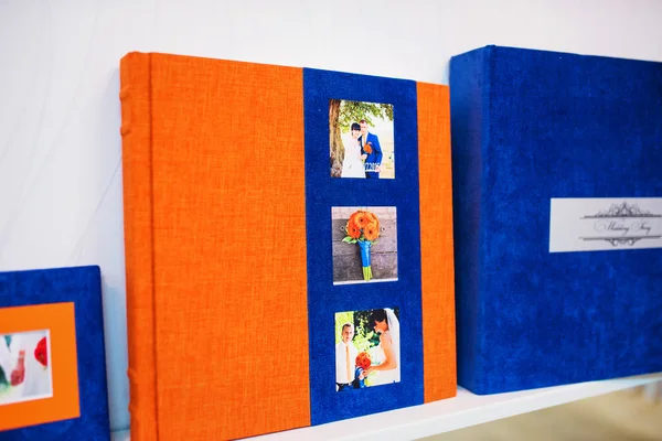 Kék és narancs textil esküvői fotó könyv és album — Stock Fotó
