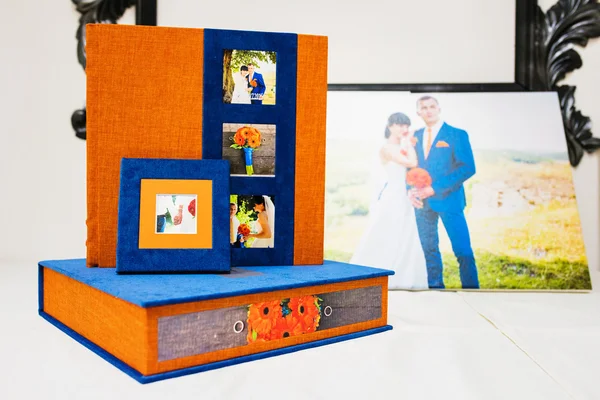 Livre photo de mariage textile bleu et orange et album — Photo