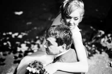 evlilik çift Park'ta yürüyordunuz aşık