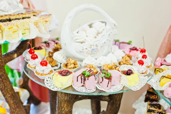 Tortas en la recepción de la boda — Foto de Stock