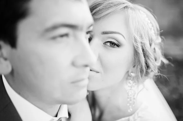 Close up portrait of wedding couple — Stock Photo, Image