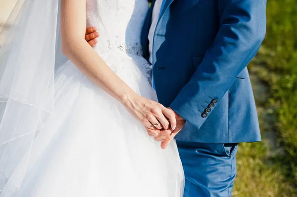 Tangan pengantin baru. — Stok Foto