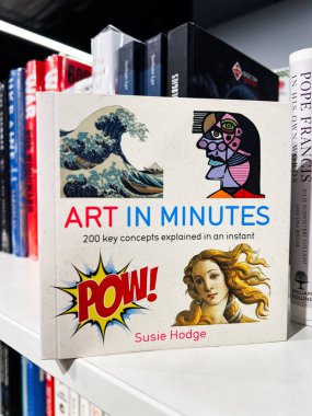 Londra, İngiltere - 12 Aralık 2025: 200 kısa kavram içeren kompakt bir sanat rehberi ikonik tasarım ve kalın tasarım ile açıklandı.