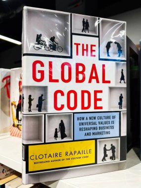 Londra, İngiltere - 12 Aralık 2025: Cesur kırmızı başlıklı kitap kapağı Küresel Kod ve çerçevelerde düzenlenmiş siluet resimleri.